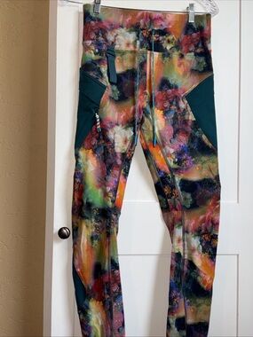 Lululemon Cargo Super-High-Rise Hiking Tight 25" Sunbeam Floral Leggings 8